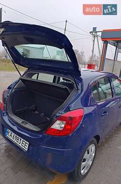 Хэтчбек Opel Corsa 2009 в 