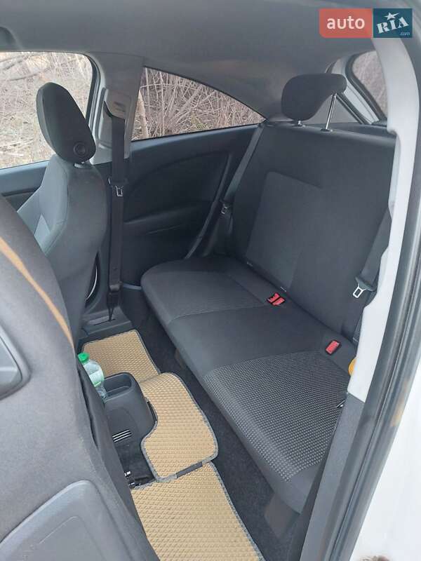 Хэтчбек Opel Corsa 2010 в Горохове