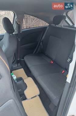 Хэтчбек Opel Corsa 2010 в 