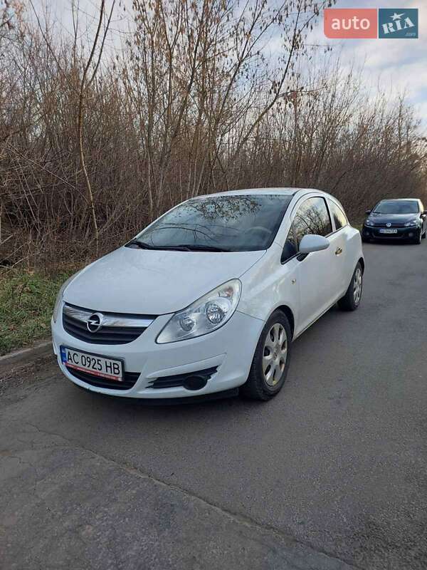 Хэтчбек Opel Corsa 2010 в Горохове