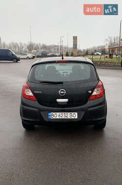 Хэтчбек Opel Corsa 2011 в 