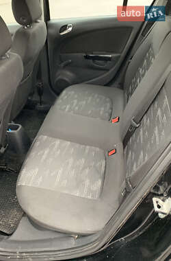 Хэтчбек Opel Corsa 2011 в 