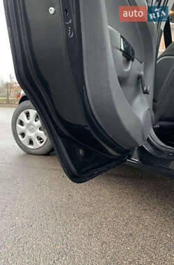Хэтчбек Opel Corsa 2011 в 