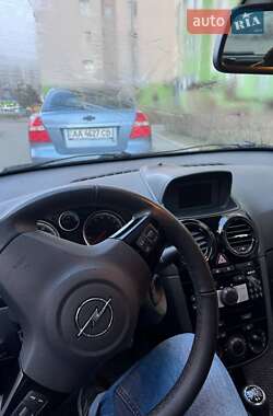 Хэтчбек Opel Corsa 2010 в 