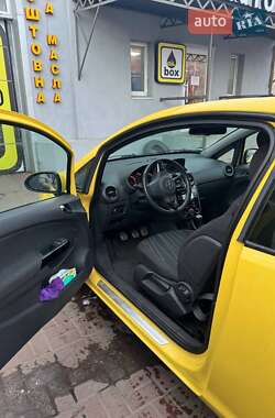 Хэтчбек Opel Corsa 2010 в 