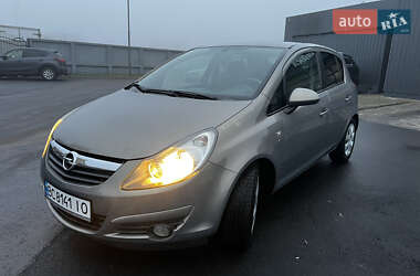 Хетчбек Opel Corsa 2010 в Стрию