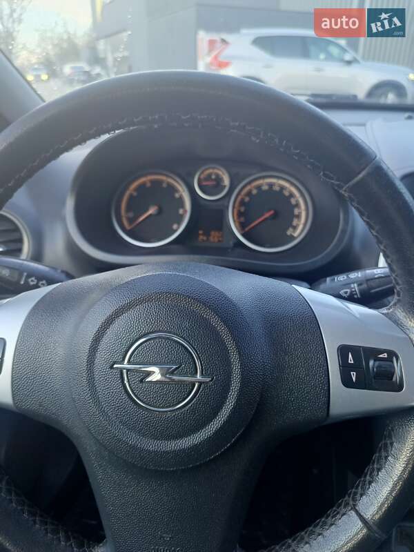 Хэтчбек Opel Corsa 2011 в Виноградове