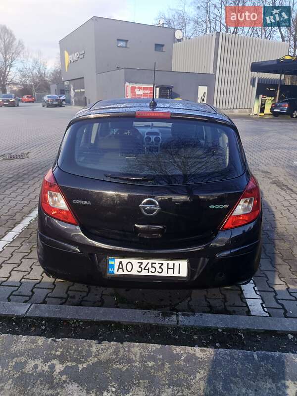 Хэтчбек Opel Corsa 2011 в Виноградове