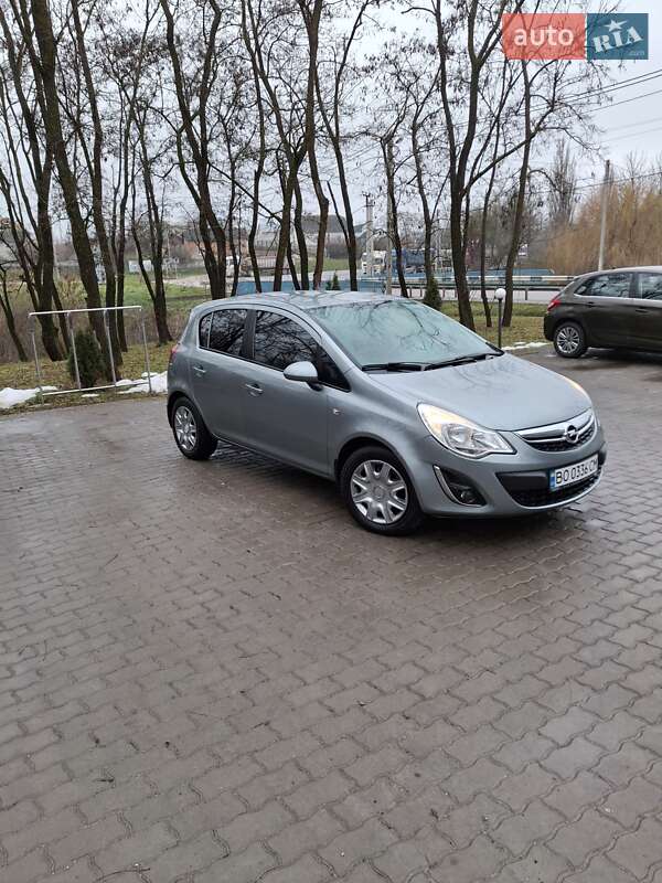 Хэтчбек Opel Corsa 2013 в Хоросткове