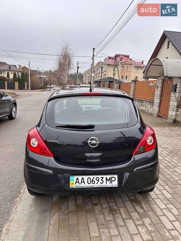 Хэтчбек Opel Corsa 2013 в Киеве