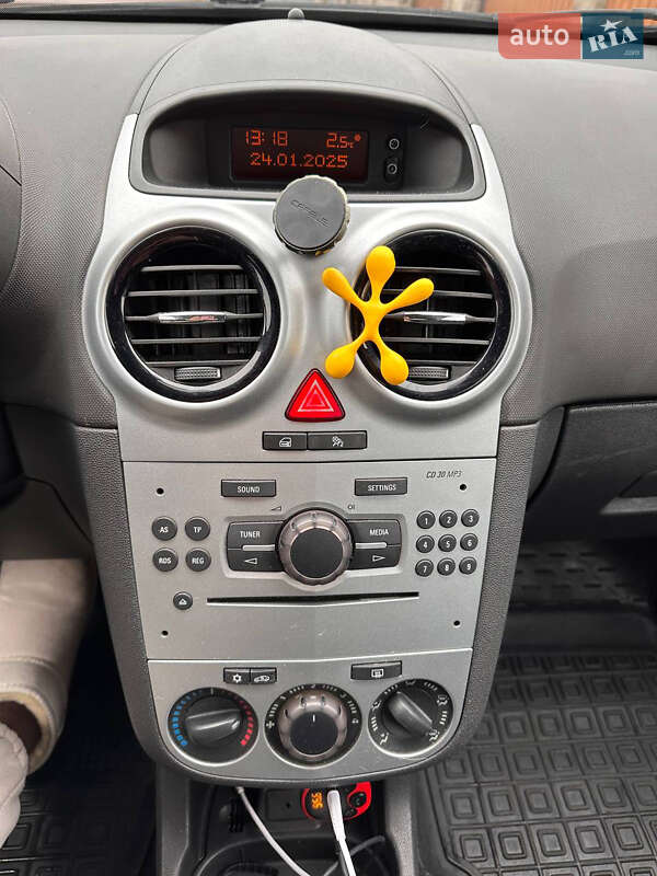 Хэтчбек Opel Corsa 2013 в Киеве