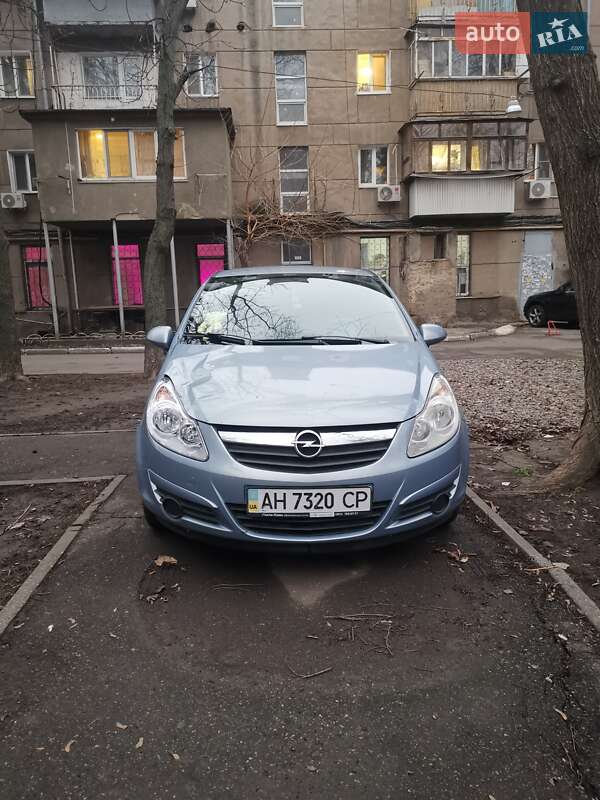 Хетчбек Opel Corsa 2008 в 