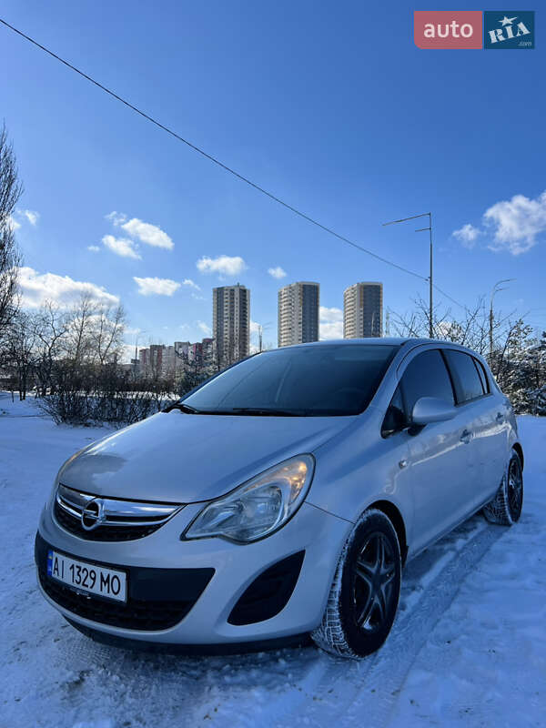 Хэтчбек Opel Corsa 2011 в Киеве