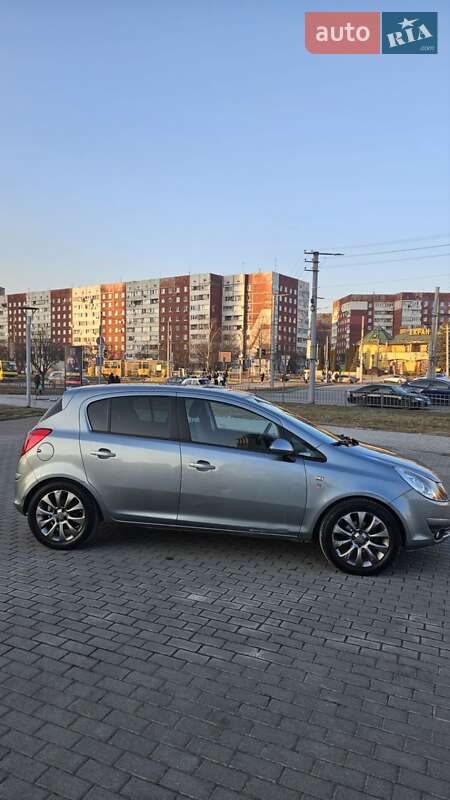 Хэтчбек Opel Corsa 2010 в Львове