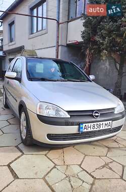 Хетчбек Opel Corsa 2001 в 