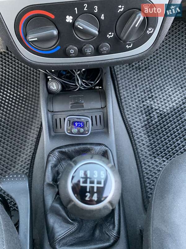 Хетчбек Opel Corsa 2005 в Луцьку