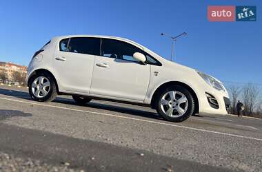 Хэтчбек Opel Corsa 2012 в Черновцах