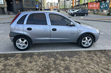 Хэтчбек Opel Corsa 2003 в 