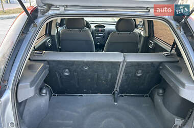 Хэтчбек Opel Corsa 2003 в 