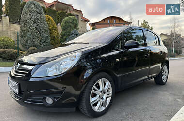 Хэтчбек Opel Corsa 2009 в 