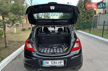 Хэтчбек Opel Corsa 2009 в 