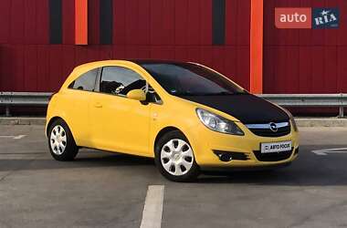 Хэтчбек Opel Corsa 2010 в Киеве