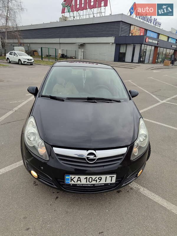 Хэтчбек Opel Corsa 2010 в Киеве