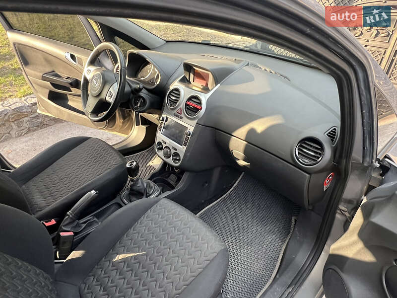 Хэтчбек Opel Corsa 2013 в Днепре