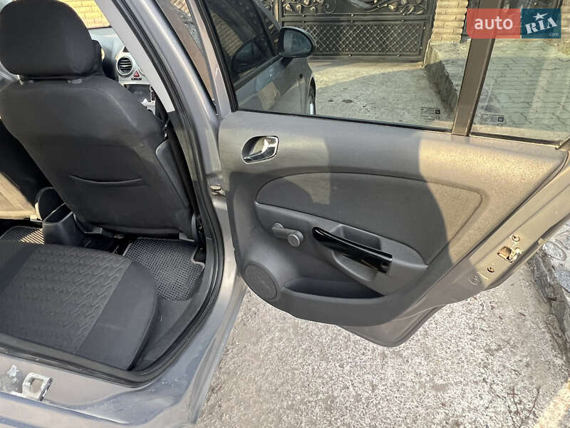 Хэтчбек Opel Corsa 2013 в Днепре