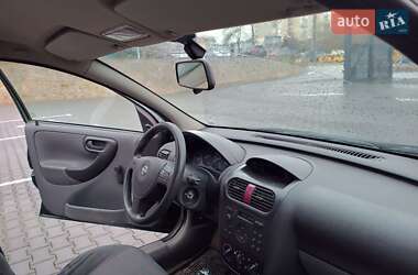 Хэтчбек Opel Corsa 2001 в 