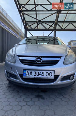 Хетчбек Opel Corsa 2010 в 