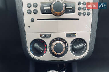 Хэтчбек Opel Corsa 2007 в 