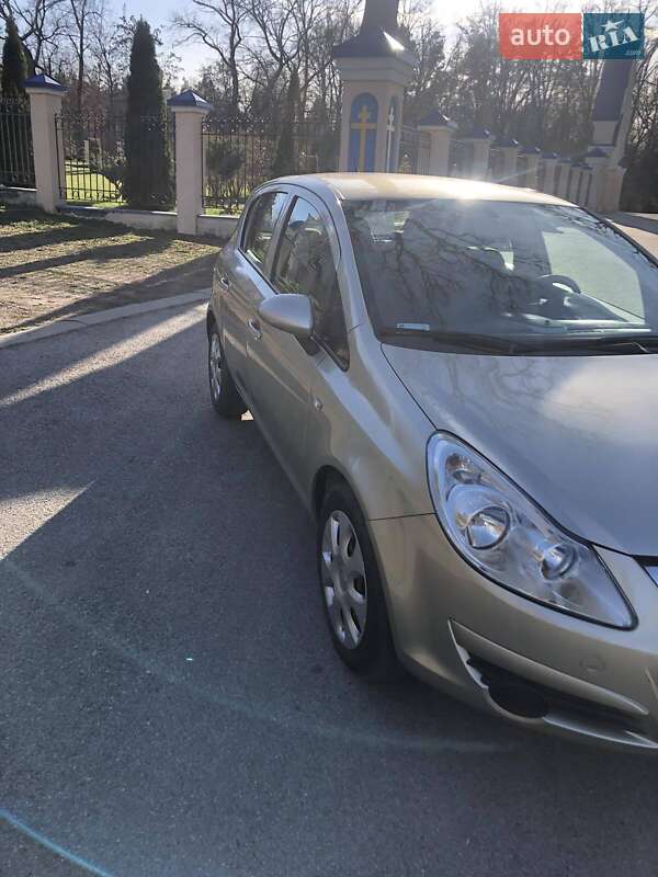 Хэтчбек Opel Corsa 2008 в Киеве