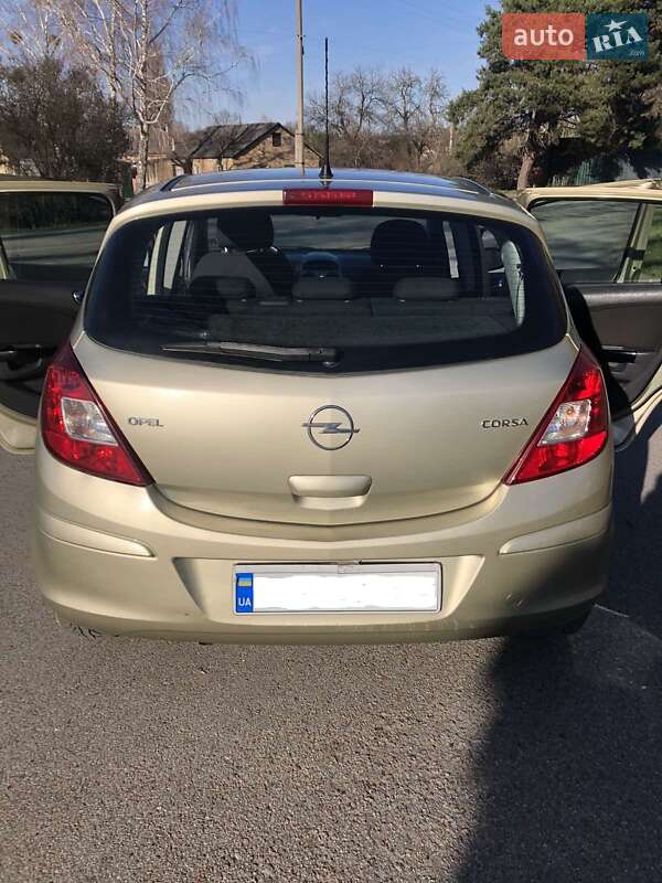 Хэтчбек Opel Corsa 2008 в Киеве