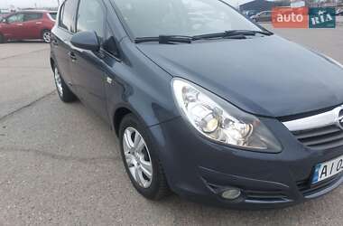 Хэтчбек Opel Corsa 2010 в 