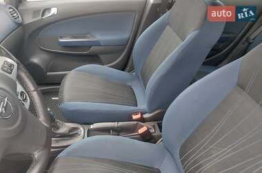 Хэтчбек Opel Corsa 2010 в 