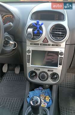 Хетчбек Opel Corsa 2009 в 