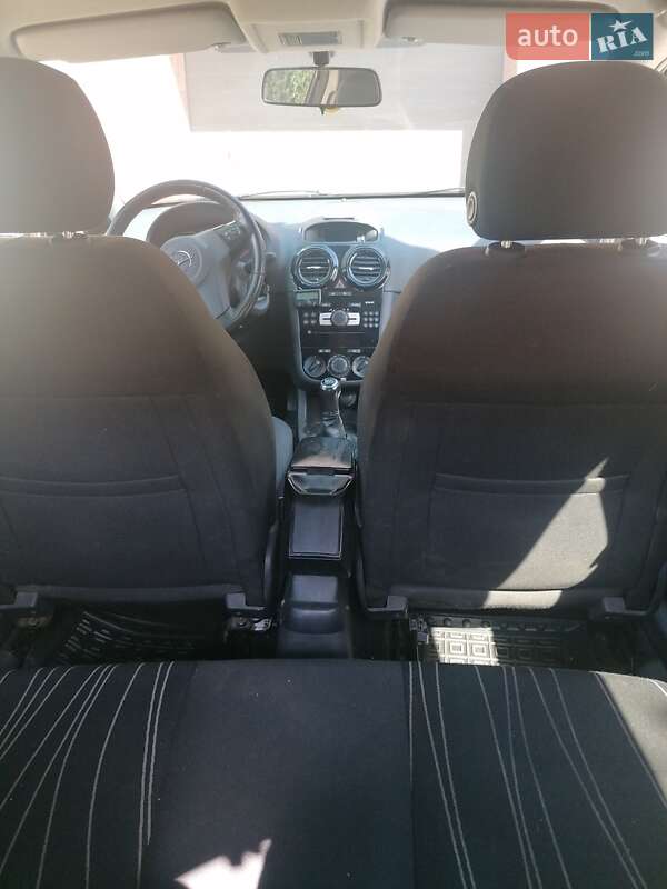 Хэтчбек Opel Corsa 2010 в Николаеве