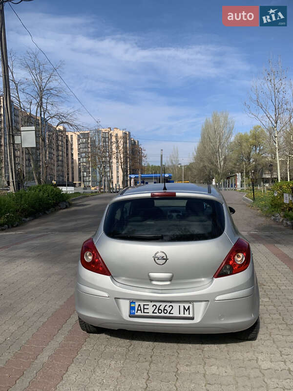 Хетчбек Opel Corsa 2014 в Дніпрі