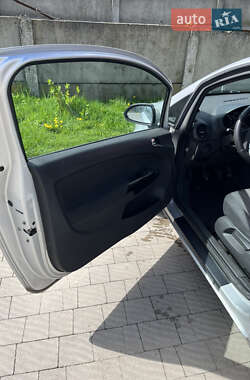 Хэтчбек Opel Corsa 2009 в 
