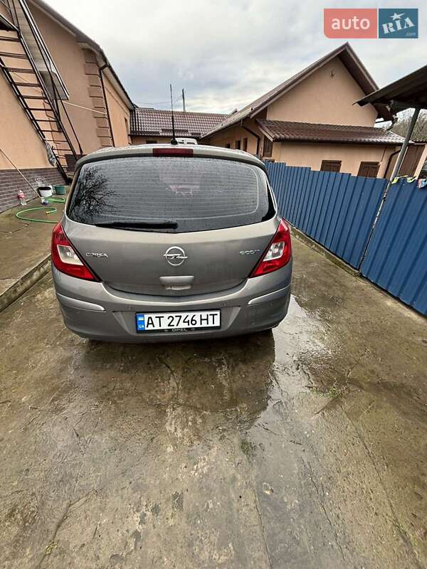 Хетчбек Opel Corsa 2011 в Тлумачі