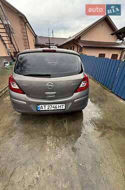 Хэтчбек Opel Corsa 2011 в 