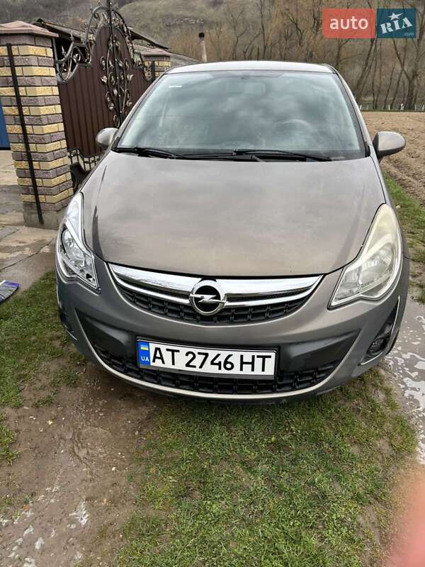 Хетчбек Opel Corsa 2011 в Тлумачі