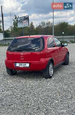 Хэтчбек Opel Corsa 2005 в 