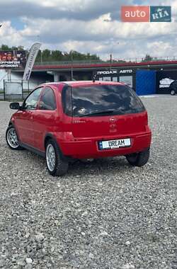 Хэтчбек Opel Corsa 2005 в 