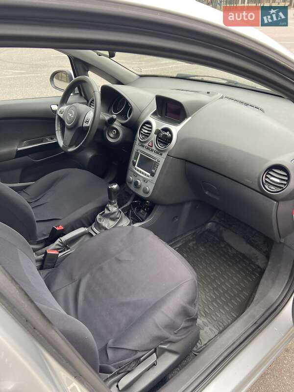 Хэтчбек Opel Corsa 2013 в Чернигове