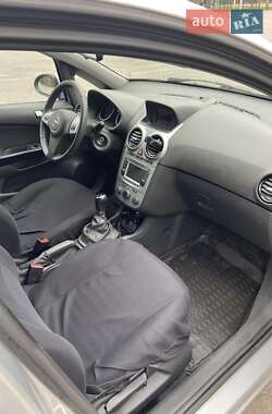 Хэтчбек Opel Corsa 2013 в 