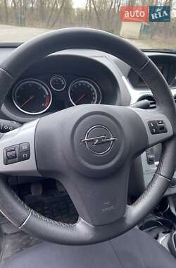 Хэтчбек Opel Corsa 2013 в 