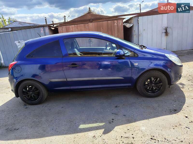 Хэтчбек Opel Corsa 2008 в Киеве