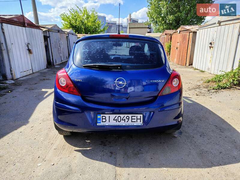 Хэтчбек Opel Corsa 2008 в Киеве